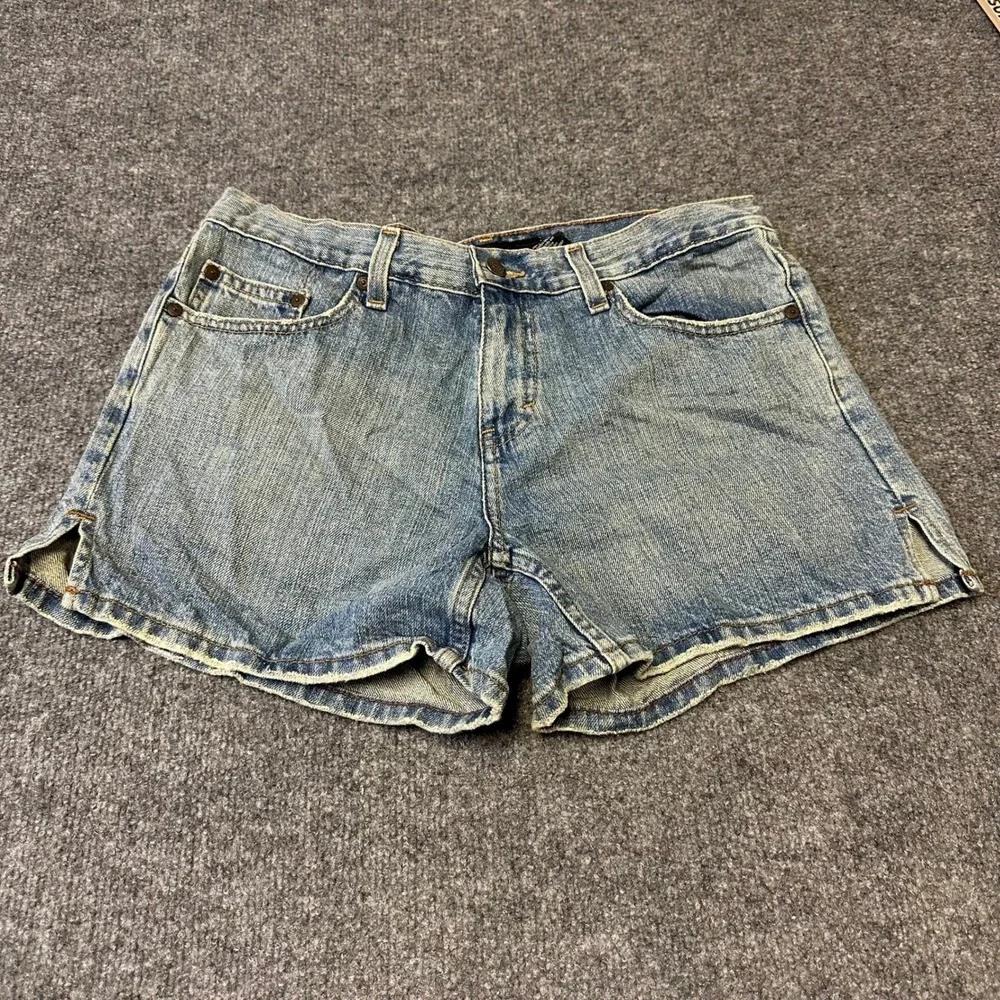 Calvin Klein Jeans Shorts Womens Size 8 Blue Cotton Light Wash Casual Denim Slit